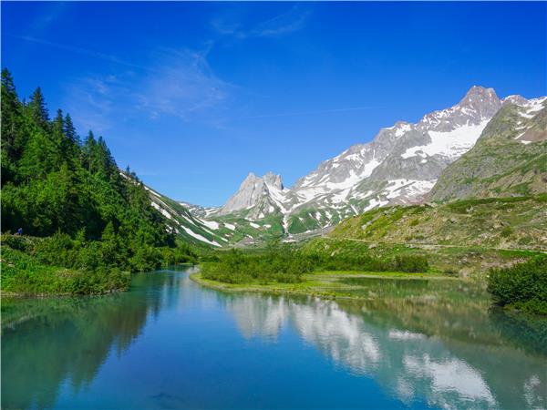 Mont Blanc Circuit trek, with hotel accommodation