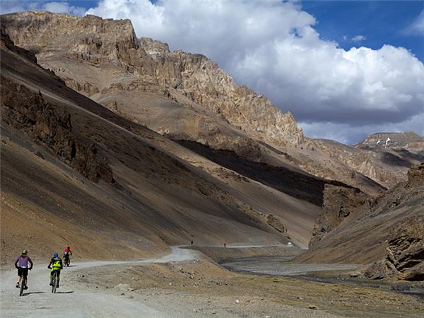 Manali to Leh biking vacation in the Himalayas, Ladakh