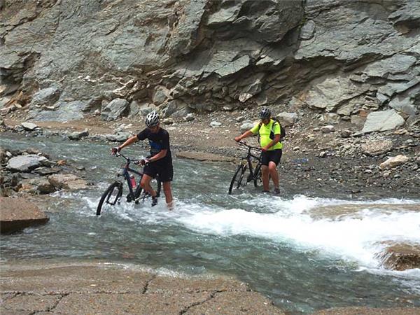 Manali to Leh biking vacation in the Himalayas, Ladakh