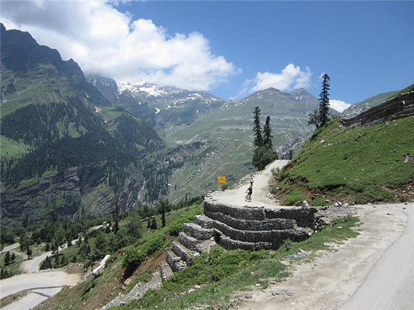 Manali to Leh biking vacation in the Himalayas, Ladakh
