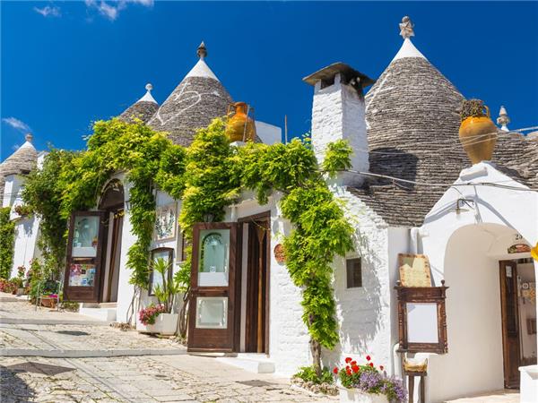 Southern Italy small group vacation, Amalfi to Bari