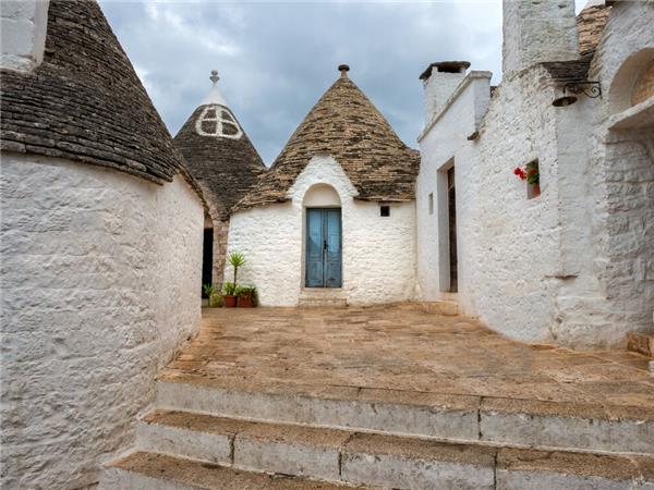 Southern Italy small group vacation, Amalfi to Bari