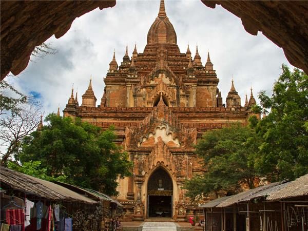 Small group tour of Burma
