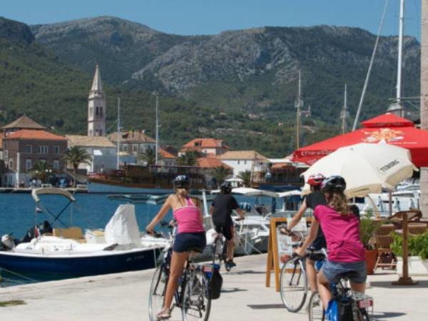 Croatia family vacation, bike and boat
