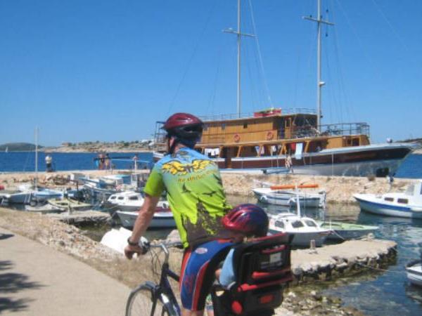 Croatia family vacation, bike and boat