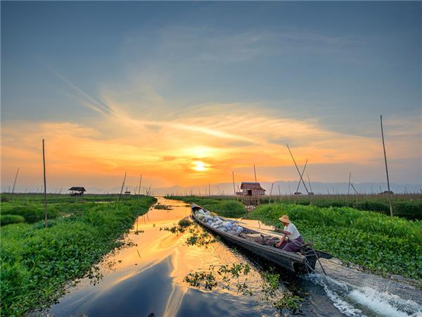 Burma small group tour