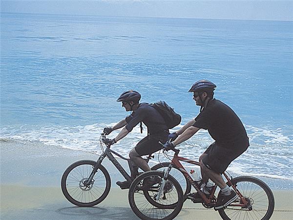 Kerala and tropical India cycling vacations