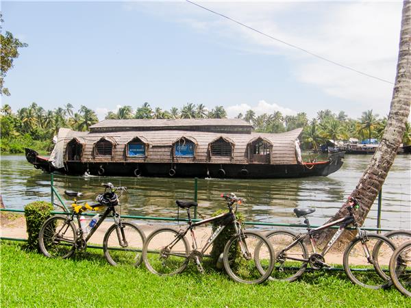 Kerala and tropical India cycling vacations