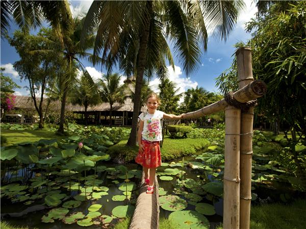Vietnamese family vacation, small group