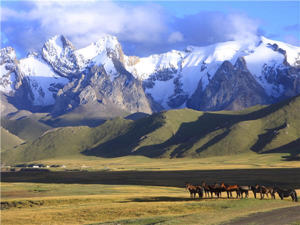 Kyrgyzstan trekking vacation