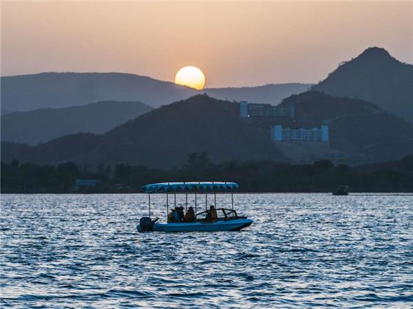 Rajasthan tours by rail, India