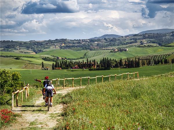 Florence to Pisa cycling vacation,