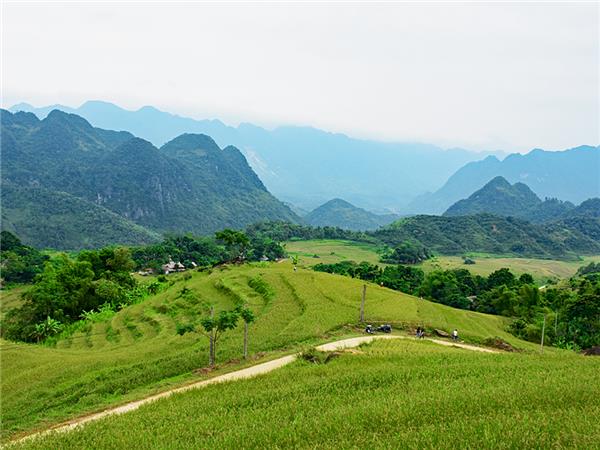 Hanoi to Halong Bay cycling vacation, Vietnam