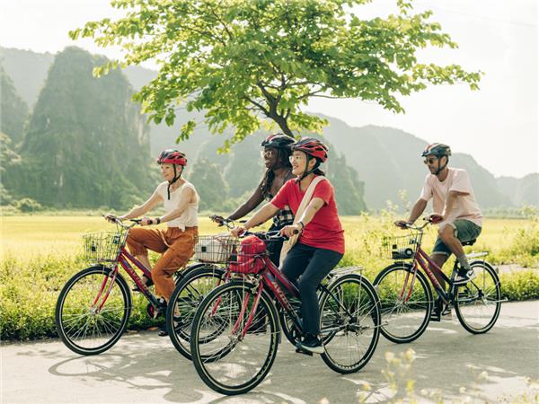 Hanoi to Halong Bay cycling vacation, Vietnam