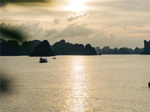 Hanoi to Halong Bay cycling vacation, Vietnam