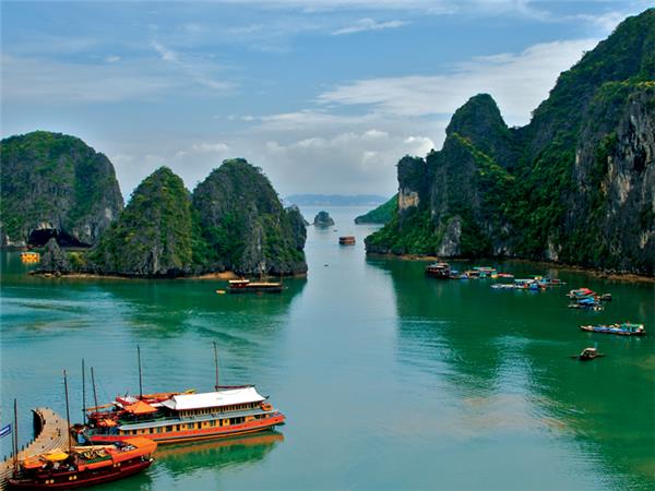Hanoi to Halong Bay cycling vacation, Vietnam