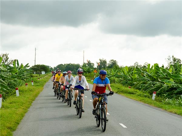 Hanoi to Halong Bay cycling vacation, Vietnam