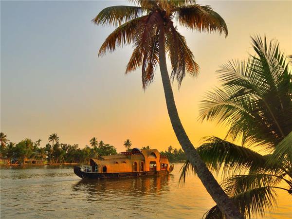 Kerala hiking vacation in India