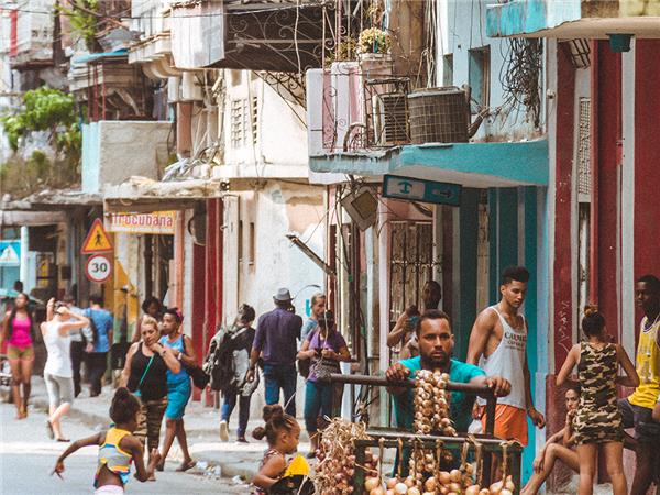 Cuba on a Shoestring small group vacation