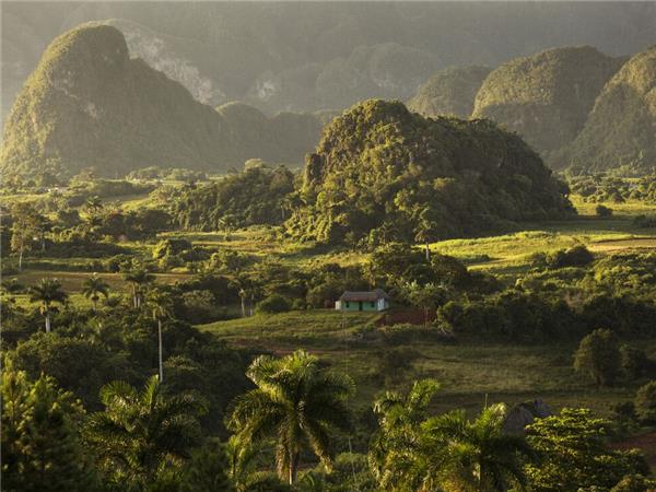Cuba on a Shoestring small group vacation