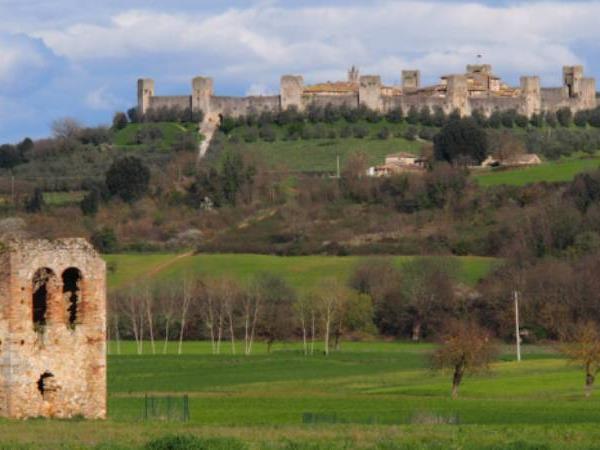 Francigena Way walking vacation Lucca to Siena
