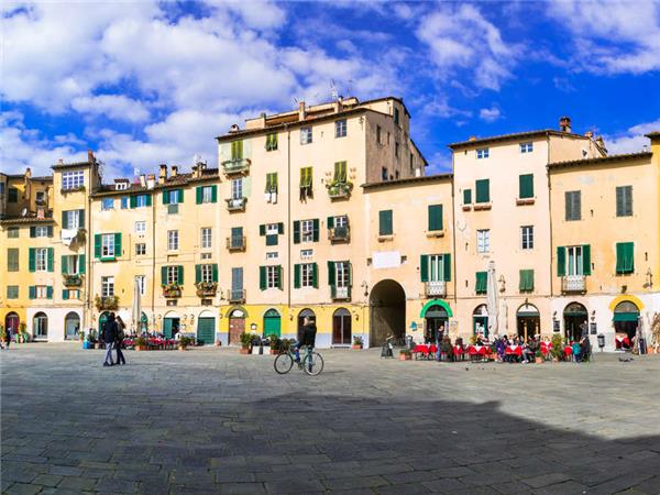 Tuscany small group walking vacation in Italy