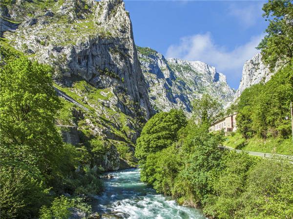 Trekking vacation in the Picos de Europa