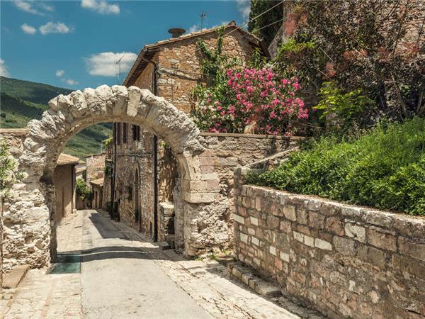 Walking in Rome & Umbria holiday with added comfort