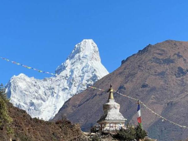 Everest hiking vacation