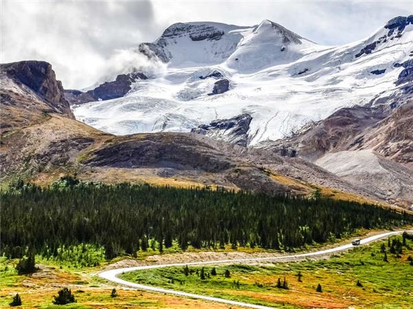 Walking in the Canadian Rockies vacation
