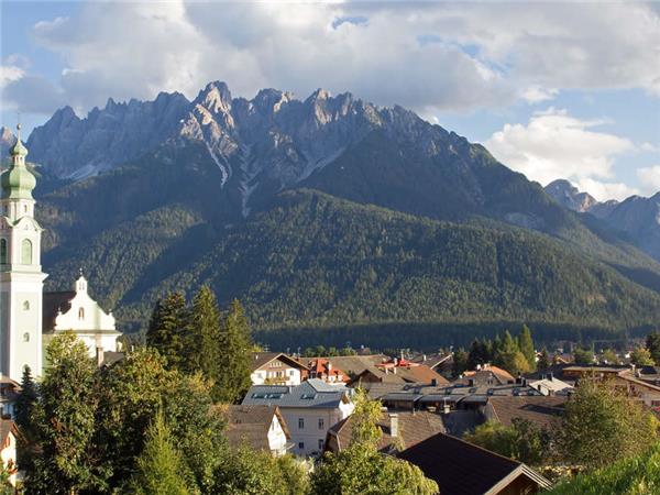 Italy hiking vacation in the Dolomites
