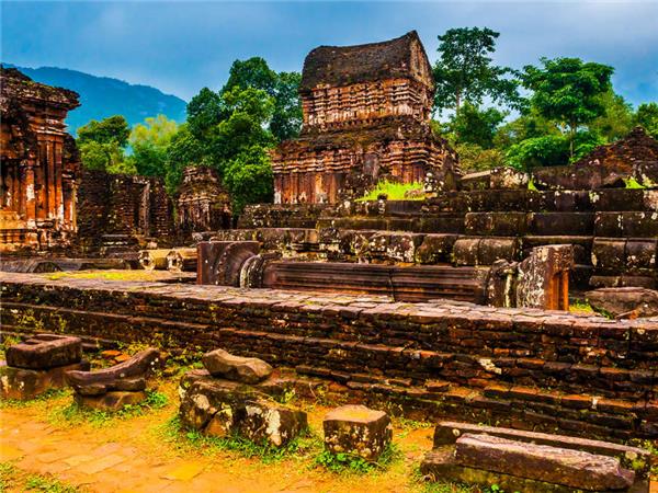 Vietnam walking vacation with Cambodia
