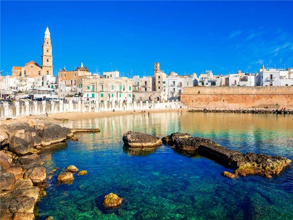 Puglia walking vacation in Italy