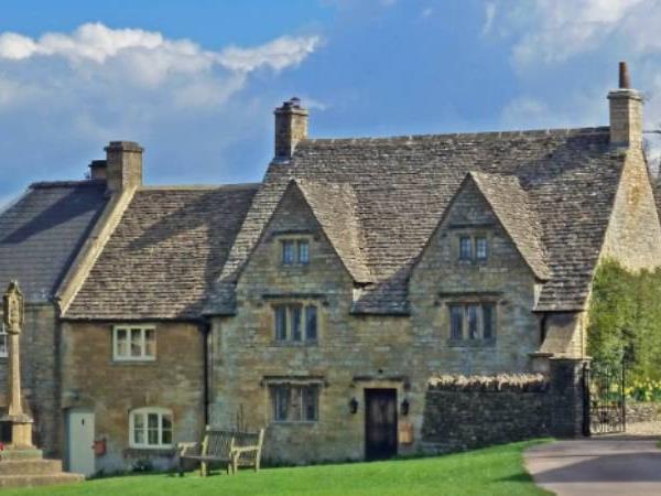 Cotswolds hiking vacation in England