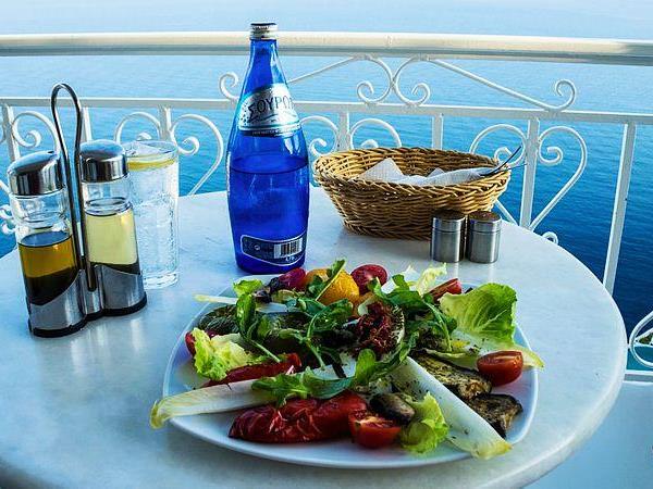 Greek Island tour, Zakynthos and Santorini