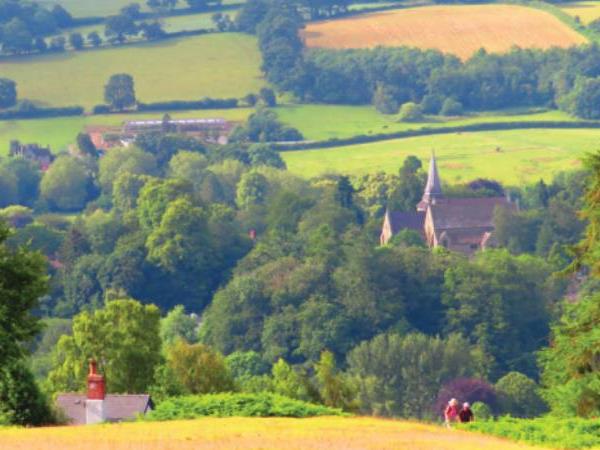 Offa�s Dyke walking holiday in Wales & England