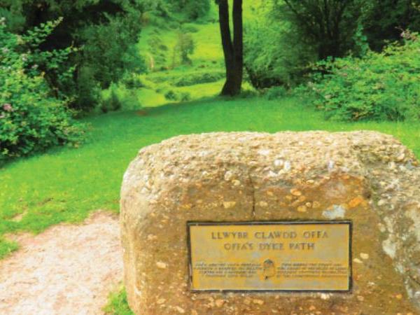 Offa�s Dyke walking holiday in Wales & England