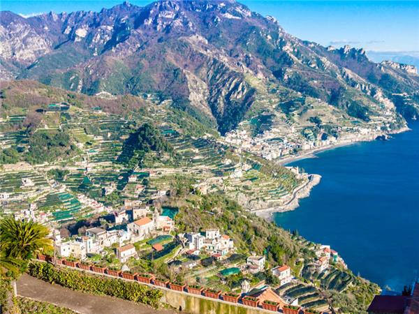 Amalfi coast wahiking vacation in Italy
