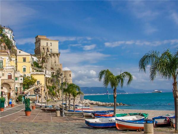Amalfi coast wahiking vacation in Italy