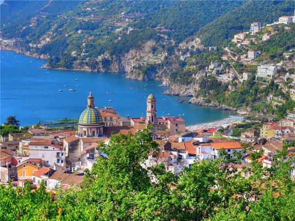 Amalfi coast wahiking vacation in Italy