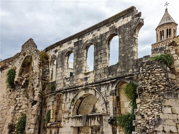 Split to Dubrovnik small group tour with added comfort