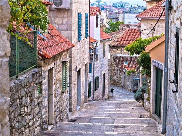 Split to Dubrovnik small group tour with added comfort