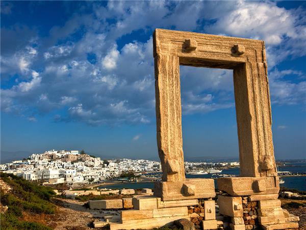Cyclades islands tour with added comfort