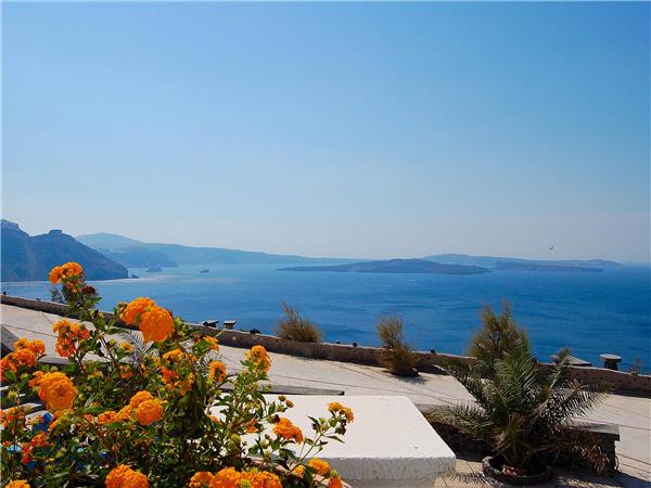 Cyclades islands tour with added comfort