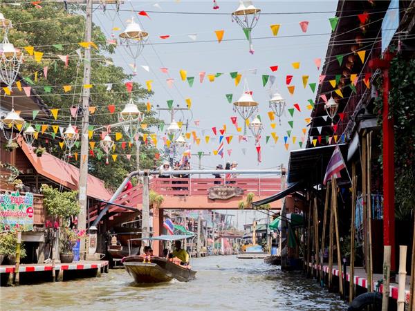 North Thailand group vacation, a food adventure