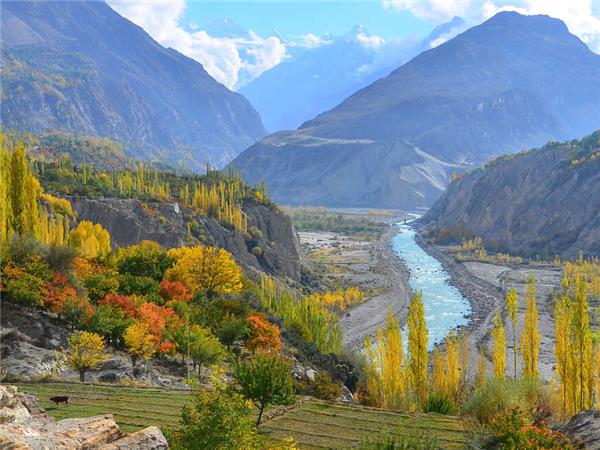 Karakoram highway vacation in Pakistan