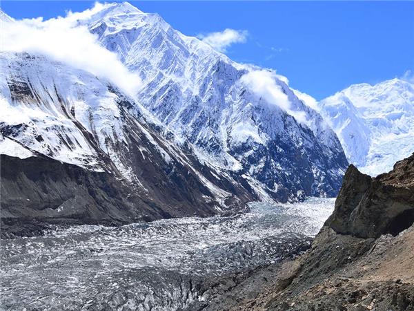 Karakoram highway vacation in Pakistan