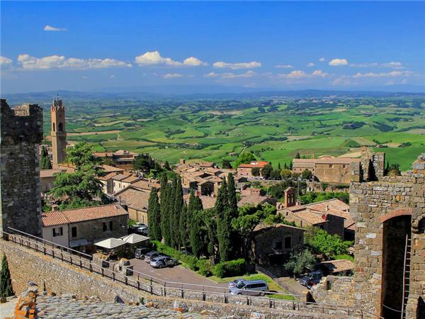 Southern Tuscany walking and wine vacation