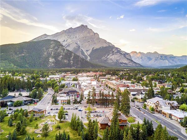 Hiking in the Canadian Rockies vacation