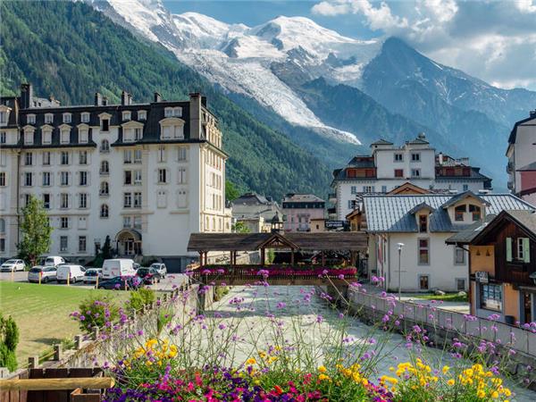 Alpine walking in Mont Blanc
